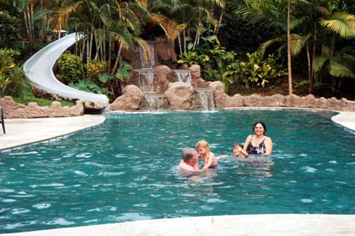 Ceiba Tops, refrescante baño en la piscina